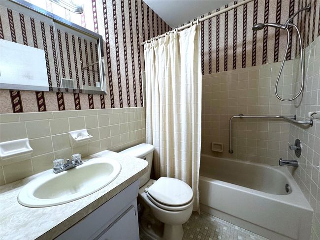 Guest Bathroom | Image 16
