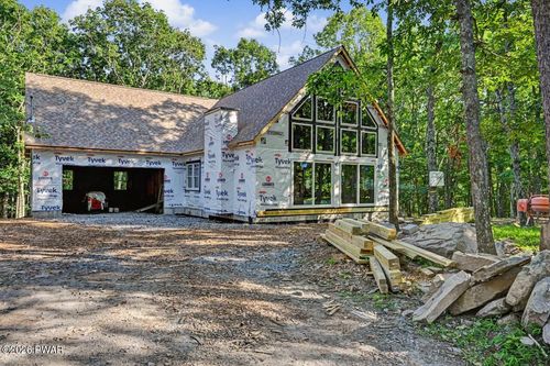 187 Deer Trail Dr, Hawley, PA, 18428-4024 | Card Image