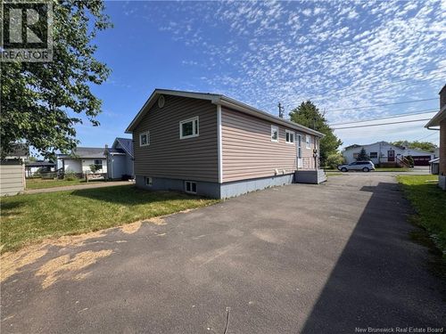 118 Cedar St, Moncton, NB, E1C7L4 | Card Image
