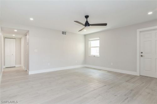 b3-1155 Sandpiper St, NAPLES, FL, 34102-0545 | Card Image