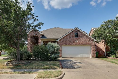 1031 Loblolly Pine Dr, Arlington, TX, 76012-2518 | Card Image