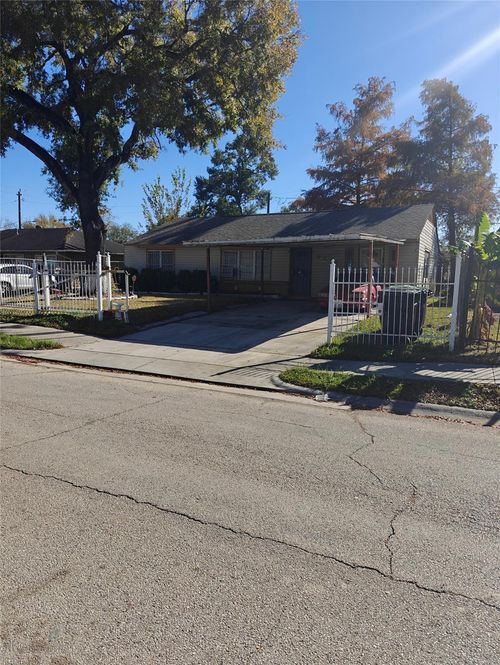 5874 Westover St, Houston, TX, 77033-2234 | Card Image