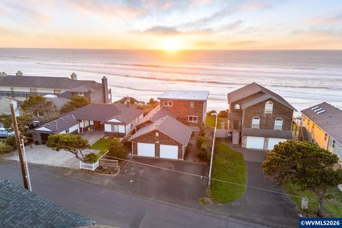 2151 Nw Inlet Av, Lincoln City, OR, 97367 | Card Image