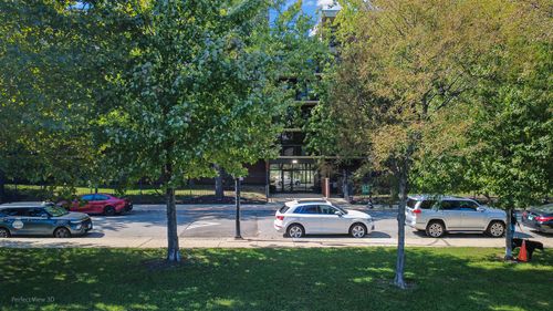 407-3021 S Michigan Ave, Chicago, IL, 60616-3247 | Card Image
