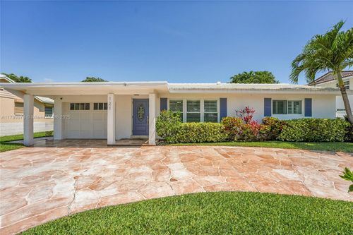 121 Tacoma Ln, Palm Beach Shores, FL, 33404-6226 | Card Image