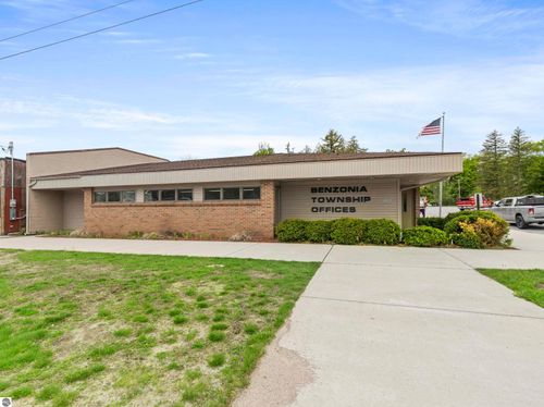 1020 Michigan Ave, Benzonia, MI, 49616-8661 | Card Image