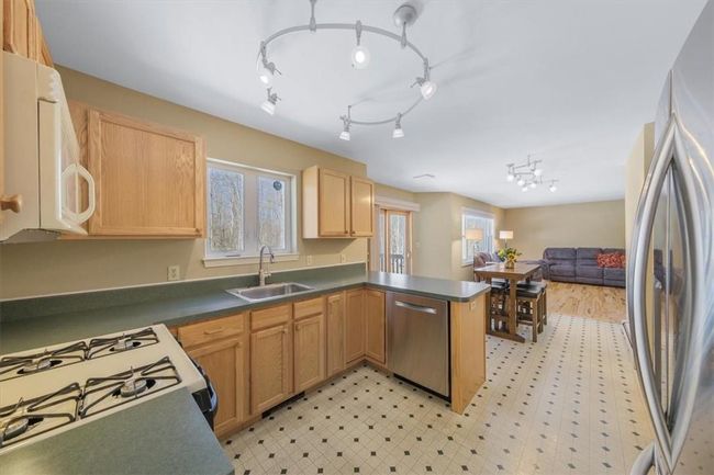 24 Sycamore Way, House other with 3 bedrooms, 3 bathrooms and 2 parking in Poughkeepsie NY | Image 16