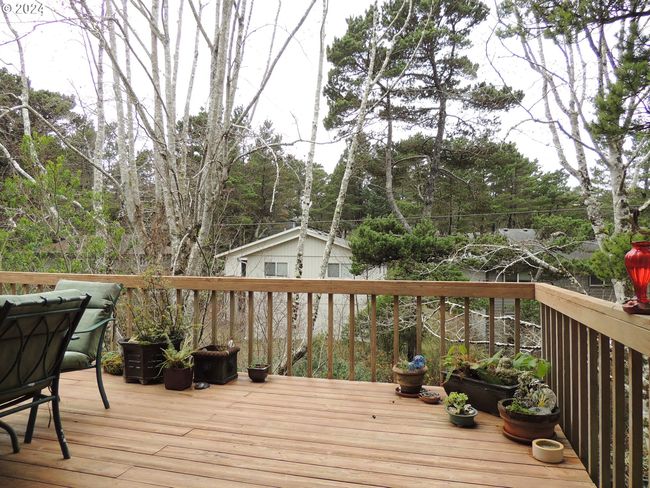 5955 Balboa Ave, House other with 3 bedrooms, 2 bathrooms and 2 parking in Lincoln City OR | Image 4