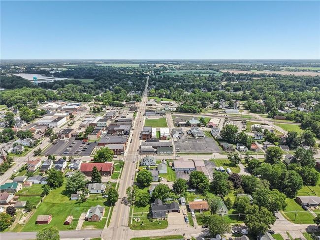 213 N Broadway St, House other with 3 bedrooms, 2 bathrooms and null parking in Blanchester OH | Image 26