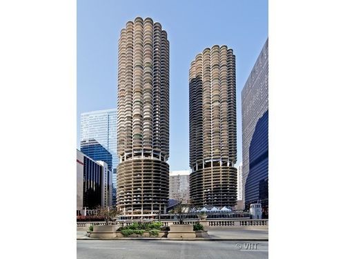 4810-300 N State Street, Chicago, IL, 60654 | Card Image