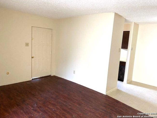 APT-4 - 657 W 4 Th St, Condo with 2 bedrooms, 1 bathrooms and null parking in Yorktown TX | Image 8