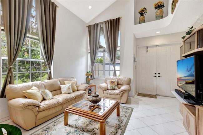 251 Saratoga Blvd E, House other with 4 bedrooms, 3 bathrooms and null parking in Royal Palm Beach FL | Image 6