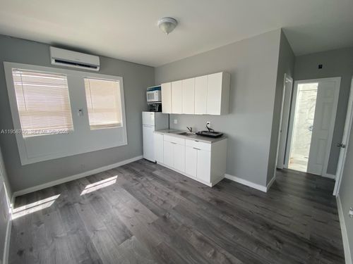 6-2126 Nw Flagler Ter, Miami, FL, 33125-5387 | Card Image