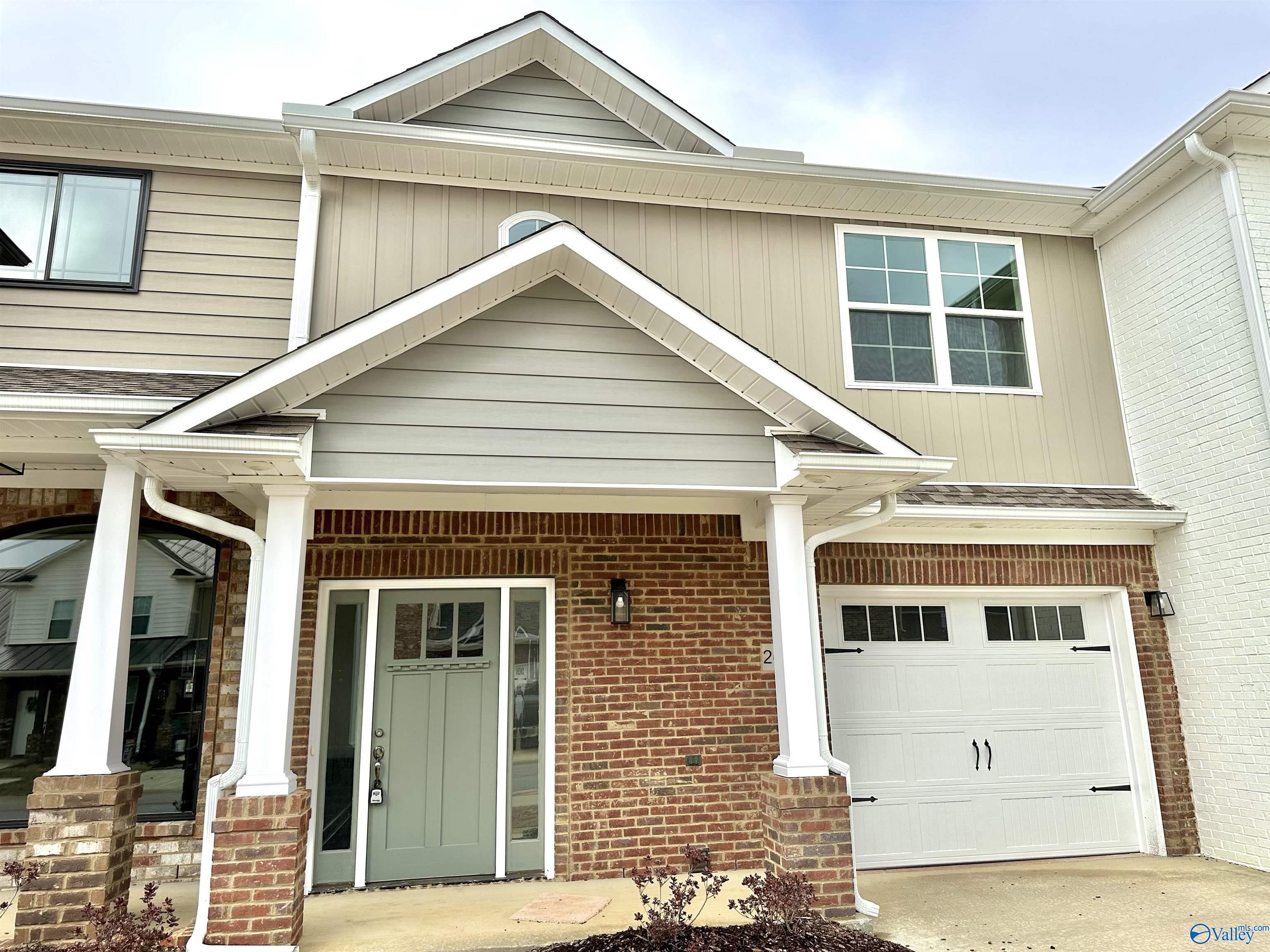 Breakers Cir, Athens, AL 35613