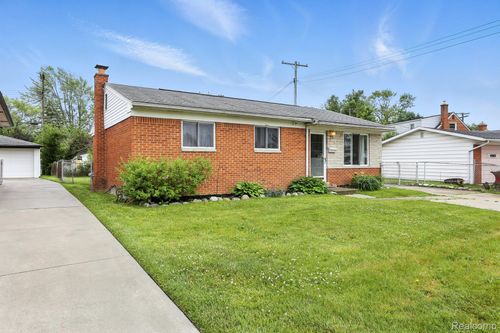 18260 Spring Ct N, Fraser, MI, 48026-2428 | Card Image