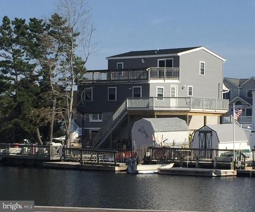 27 Robert Dr, MANAHAWKIN, NJ, 08050-4224 | Card Image