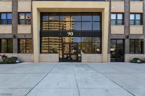 206-90 Clinton Ave, Newark, NJ, 07114-2012 | Card Image