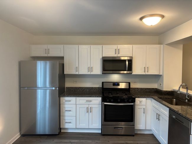59 - 59 Treehouse Ln, Townhouse with 3 bedrooms, 2 bathrooms and 4 parking in Round Lake IL | Image 4