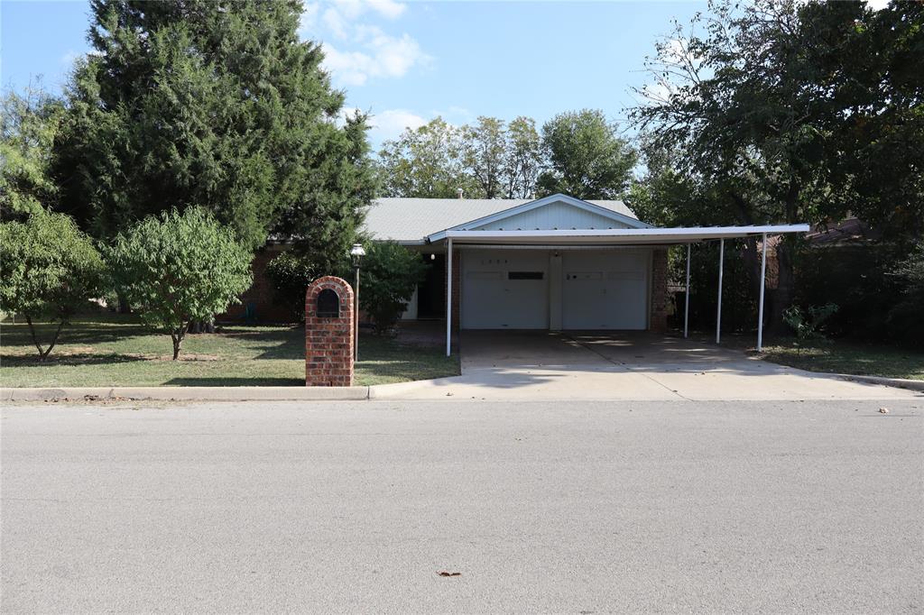 12th St, Mineral Wells, TX 76067