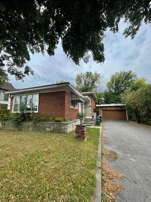 75 Stormont Ave, North York, ON, M5N2C3 | Card Image