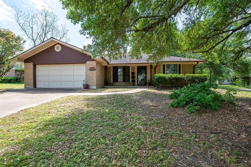 303 Heath Ave, Madisonville, TX, 77864-1719 | Card Image