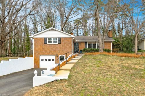 3039 Kinnamon Rd, Winston-Salem, NC, 27104-4011 | Card Image
