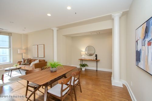 j-711 W Main St, Louisville, KY, 40202-2657 | Card Image