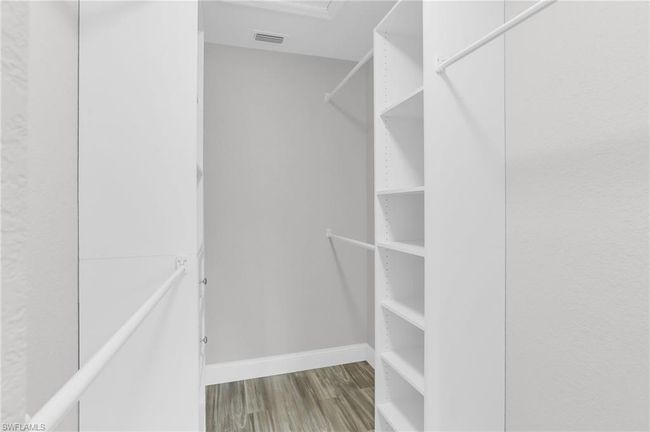 101 - 1660 Royal Cir, Condo with 3 bedrooms, 2 bathrooms and 2 parking in NAPLES FL | Image 18