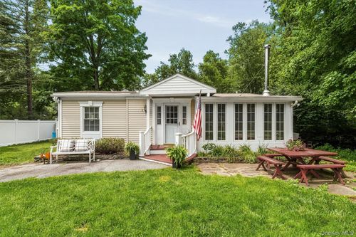 7 Locust Dr, Greenwood Lake, NY, 10925-2728 | Card Image