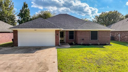 721 Lisa St, Burleson, TX, 76028-6465 | Card Image