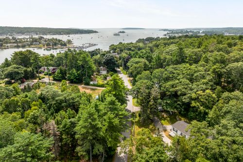 34 Williams St, Boothbay Harbor, ME, 04538-1725 | Card Image