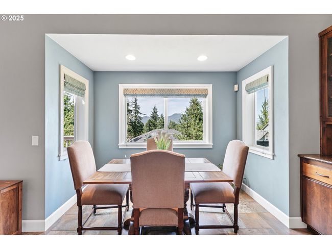 380 Mountaingate Dr, House other with 3 bedrooms, 3 bathrooms and 3 parking in Springfield OR | Image 14