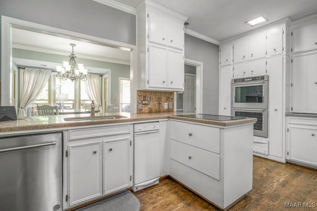 2 double size single sinks - 1 at breakfast bar | Image 32