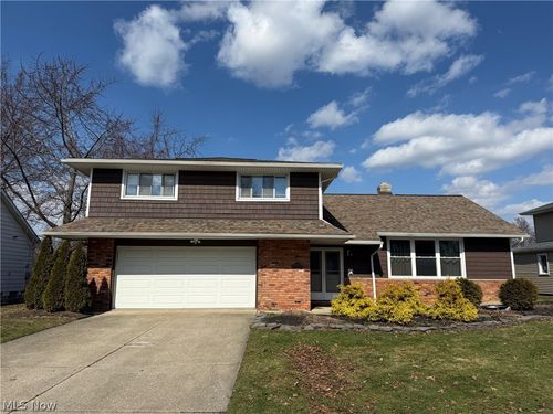 2021 Aldersgate Dr, Lyndhurst, OH, 44124-3807 | Card Image