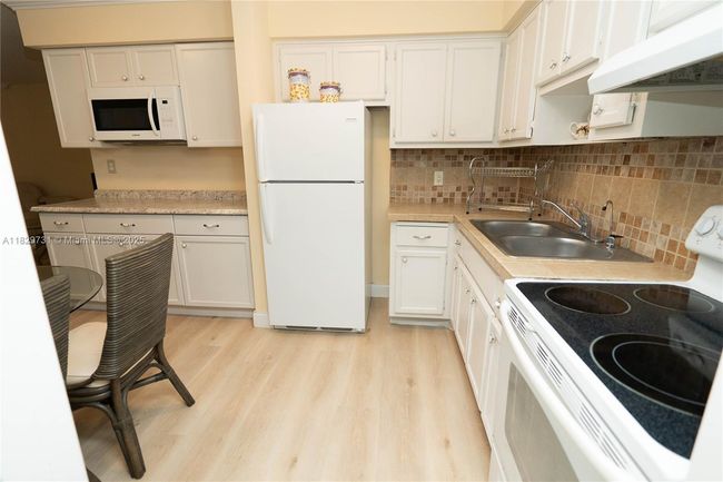APT-202C - 2121 Ne 42 Nd Ct, Condo with 2 bedrooms, 1 bathrooms and null parking in Lighthouse Point FL | Image 14