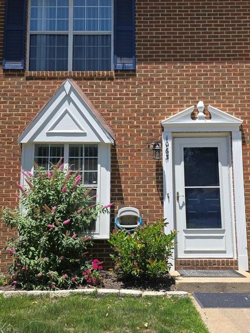 1063 Still Harbor Cir, Chesapeake, VA, 23320-9429 | Card Image