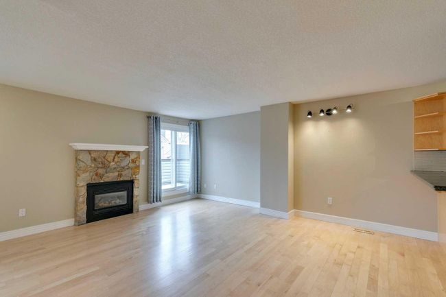 286 - 87 Glamis Green Sw, Home with 2 bedrooms, 1 bathrooms and 1 parking in Calgary AB | Image 3