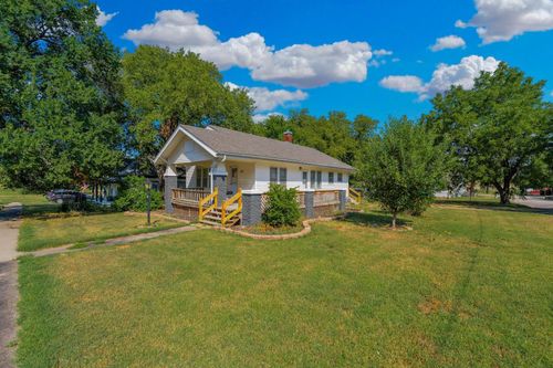 501 W Lincoln Ave, Wellington, KS, 67152-3833 | Card Image