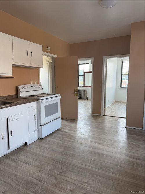 3-27 1st Street, New Rochelle, NY, 10801 | Card Image