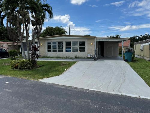 8629 Crown Dr, Boynton Beach, FL, 33436-7508 | Card Image