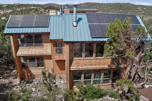 24 Beaver Ln, Cedar Crest, NM, 87008-9433 | Card Image