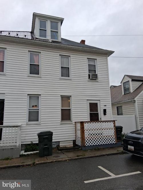 109 Mccomas St, HAGERSTOWN, MD, 21740-3915 | Card Image