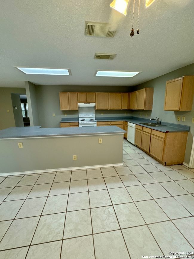 216 Newrock Crk, House other with 3 bedrooms, 3 bathrooms and null parking in Schertz TX | Image 13