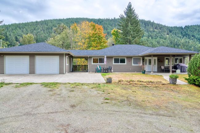 12810 Mainsail Road, House other with 3 bedrooms, 3 bathrooms and 10 parking in Madeira Park BC | Image 3