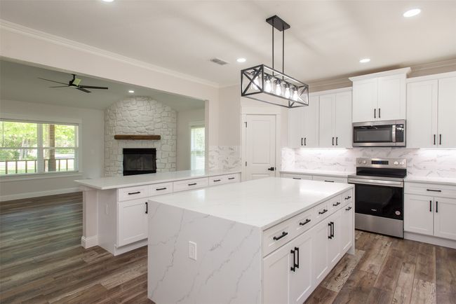 904 N Main St, House other with 3 bedrooms, 2 bathrooms and null parking in Kemp TX | Image 7