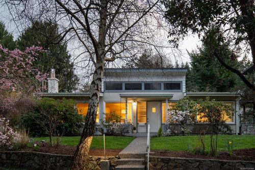 2533 Sinclair Rd, Saanich, BC, V8N1P7 | Card Image
