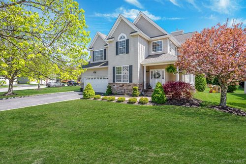 8 Joshua Ct, Wading River, NY, 11792-2419 | Card Image