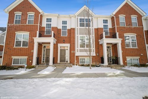 300 Capulina Ct, Morton Grove, IL, 60053-3111 | Card Image