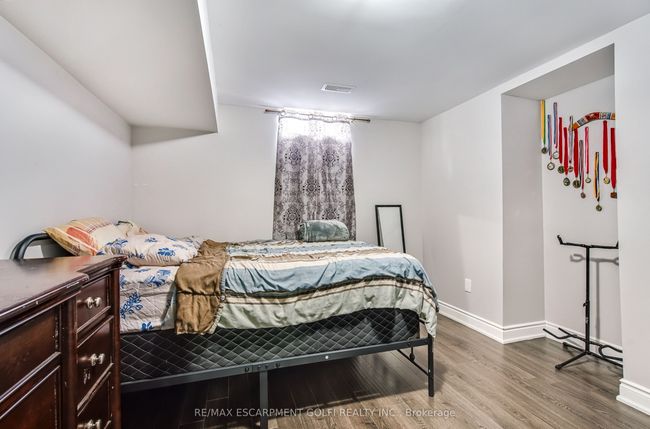 24 Diamond Crt, House other with 5 bedrooms, 3 bathrooms and 4 parking in Hamilton ON | Image 35