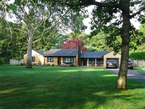 19 Groveland Ave, East Quogue, NY, 11942-4936 | Card Image